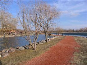 Насыпь, ведующая на островок