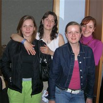 Я с сестренкой, Иришкой и Маришкой:)