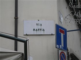 Улица Мафии во Флоренции