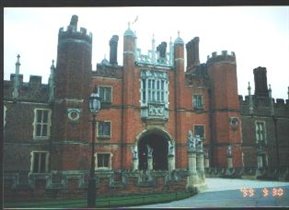 Замок Hampton Court