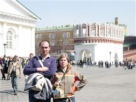 На фоне Кремля