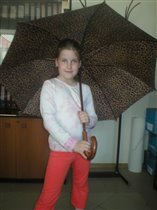 Елизавета под зонтом