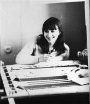 Агапья - в вышивальной мастерской МХПУ им.Калинина. 3 курс -  вышиваю панно 'Акватория', которое есть в моем альбоме на Стриме.