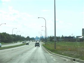 На горизонте вижен Эдмонтон. Но мы в него не заехали, мы обогнули его стороной.