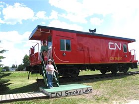 Smoky lake. Это вагончик... Закрыто оказалось. А так хотелось войти вовнутрь...