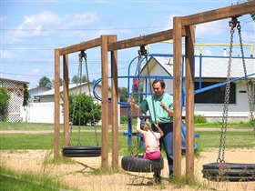 Vilna. Детская площадка подразумевает что на ней обязательно нужно поиграть...