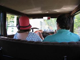 Украинская деревня. Вы не представляете, что ощущаешь, когда едешь вот в таком раритете!