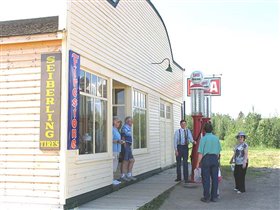 Украинская деревня. Заправка в действии.