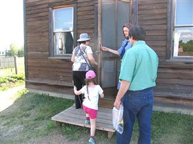 Украинская деревня. Заходим в еще один домик.