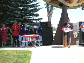 Vegreville. Вот так, классически, происходила церемония празднования Дня Канады