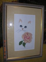 Кошка с розой