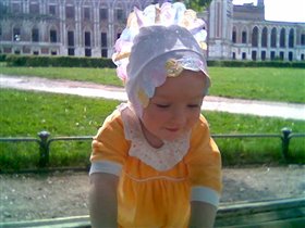 Принцесса на фоне Царицинского дворца