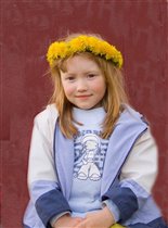 Дева в голубом с желтым венком