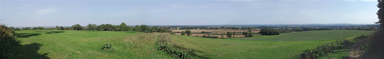 Панорама с холма на Оксфордширшину