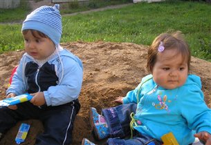 Наши детки в песочнице