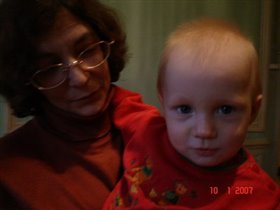 На руках у бабушки