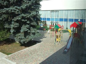 закрытая детская игровая площадка на территории санатория