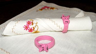 новогодние кольца для салфеток 'Свинки'