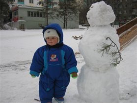Снеговичок и мальчик