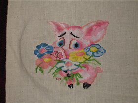 Поросенок с букетом