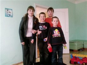 Ира (Иринище) с Антоном и Алешей в гостях  у 'Школы-сходынки'