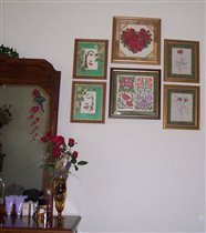 В спальне у зеркала