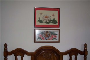 Вышитые работы над кроватью