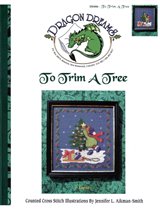 Мышка украшает елку