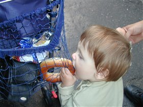 и не кормют меня и не поют....