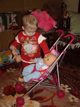  Дочка Юля со своими любимыми лялями-пупсами