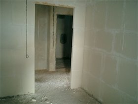 Вид из коридора/кабинета в прихожую