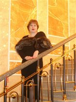 Наталья Сотова в интерьерах 'Корстона'. Всегда на лестнице идущей вверх