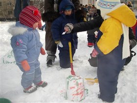 Получает свой талончик