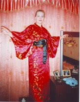 красное кимоно в интерьере :))
