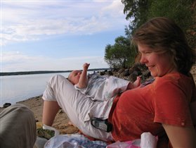 Берег Волги. Сашке здесь около месяца.