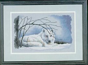 35123 - Wolf In Snow