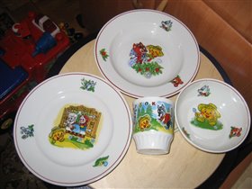 Сервиз КОЛОБОК. 4 предмета. НОВЫЙ.