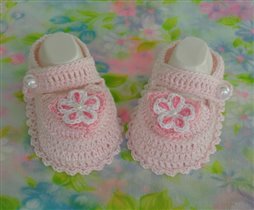 Tiny Pale Pink MARY JANE Crochet BootiesPink flowers Pearls a