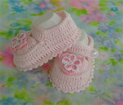 Tiny Pale Pink MARY JANE Crochet BootiesPink flowers Pearls b