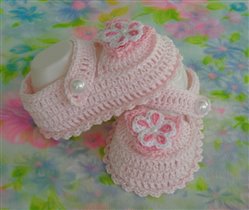 Tiny Pale Pink MARY JANE Crochet BootiesPink flowers Pearls c