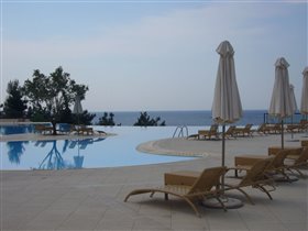 Oceania Club, вид на бассейн в сумерки