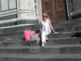 Флоренция. на ступенях церкви креста. 