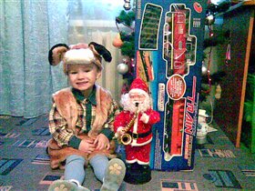 Матвей у ёлки