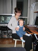 С тетей Женей  слушаем музон...