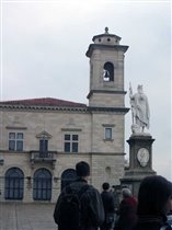 Местная статуя Свободы (сзади)