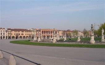 Площадь Prato della Valle.
