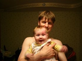 у папы на руках здорово!