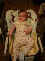 Маше очень нравится новое кресло