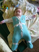 животик уже в костюм не влезает :-)