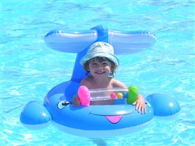 а сначало в бассейн никак не шла.